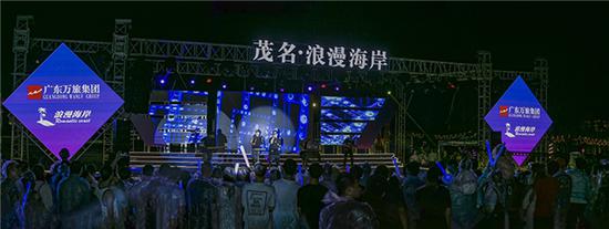 开幕式现场人头攒动