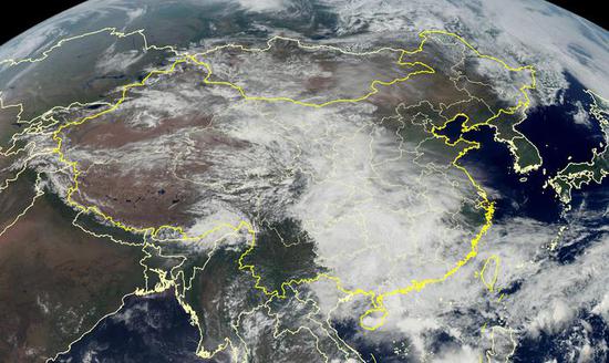5月7日白天的卫星云图可见，我国南方、西北大部仍为降水云系覆盖