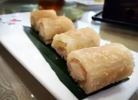 咸薄撑里有韭菜和虾米