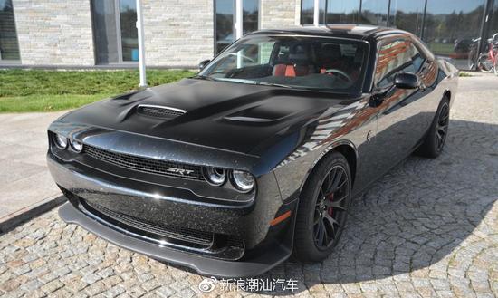 搭载增压式6.2升HEMI发动机的2015款SRT Hellcat