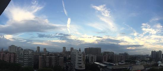 上两图为广州日报记者杨晓明 摄于芳村。