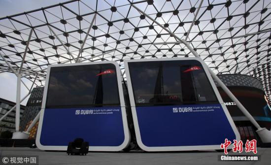 资料图:世界上第一个无人驾驶出租车(自动吊舱)投入使用。 图片来源:视觉中国