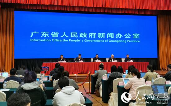 1月30日，广东省政府新闻办公室召开疫情防控新闻发布会。 王楠 摄
