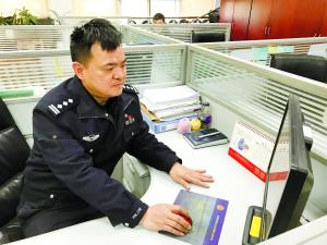 广州交警支队侦查大队民警周文强。信息时报记者 萧嘉宁 摄