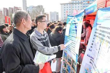 但是,苦于奔跑各地的招聘会费时又费力