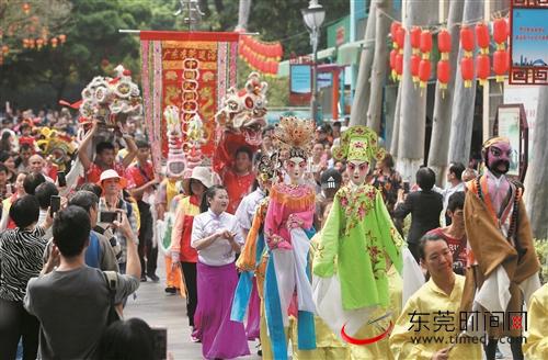 昨日，莞城“欢天喜地闹元宵”大型游园会在人民公园举行本报记者 郑志波 摄