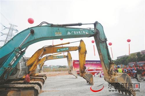 昨日，桑茶快速路及东延线开工仪式举行 本报记者 郑志波 摄