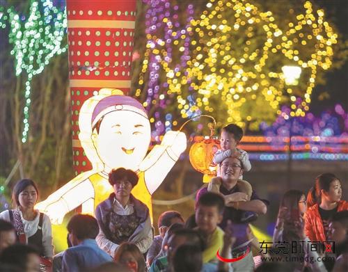昨晚，第三届常平元宵灯会在常平铁路公园举行本报记者 郑琳东 摄
