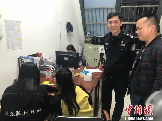 花季少女闺蜜结伴出走 湖广两地铁警接力助寻回 赵雅婷 摄