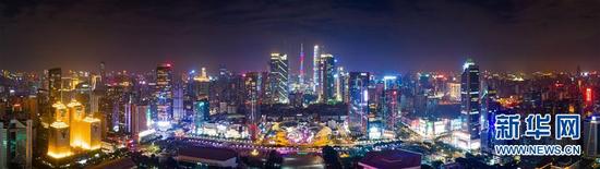 广州天河新中轴线夜景（12月2日摄）。新华社记者刘大伟摄