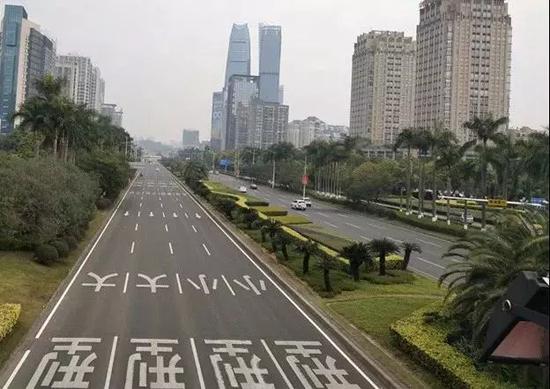 突然间,地铁、公交不拥挤了