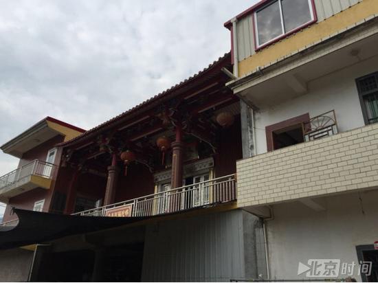 山头村尼姑堂,上为尼姑居室,下出租作鞋厂。记者杨安平摄