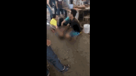 湛江一市场姐夫当场捅死妹夫 血流不止抢救无效