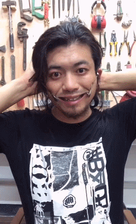 “笑容辅助器”。“手工耿”视频截图