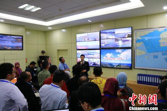 马六甲海峡三国代表参观惠州海事局船舶视频监控系统 余陈 摄