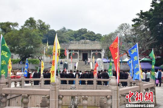 图为在广东罗浮山冲墟观前举行的春祭祈福活动现场。 宋秀杰 摄