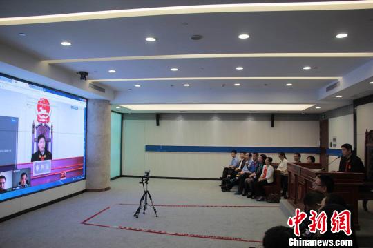 图为19日杭州互联网法院开庭审理现场。　王莉　摄