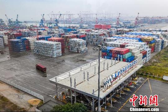 广州南沙海港集装箱码头。（资料图）　廖树培　摄