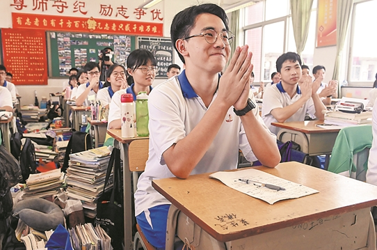 高考在即，学生希望进入理想的大学 视觉中国/供图