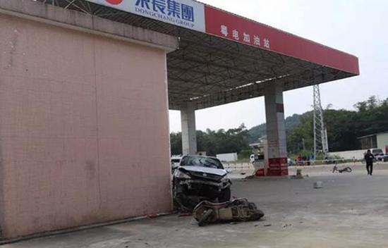 发生交通事故的加油站