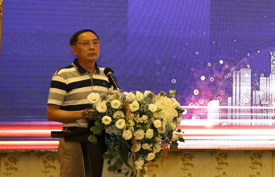（市房协会长吴汉明致辞）