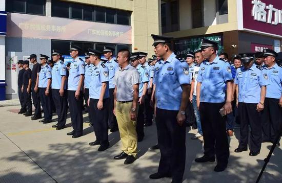 家庭教育对孩子一生的成长乃至将来的成就都至关重要，家长们应更多关于家庭教育的知识和改善家庭教育的方法。家庭教育指导师是21世纪初在中国出现的一个新职业，它是中庭教育发展迫切需要的产物，也是中国社会以人为本高度重视构建良性亲子关系的体现。特别值得庆幸的是，家庭教育和家庭教育指导师在中国已经拥有了神圣的的法律地位