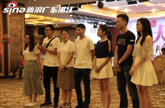 （游戏结束后参与者合影）