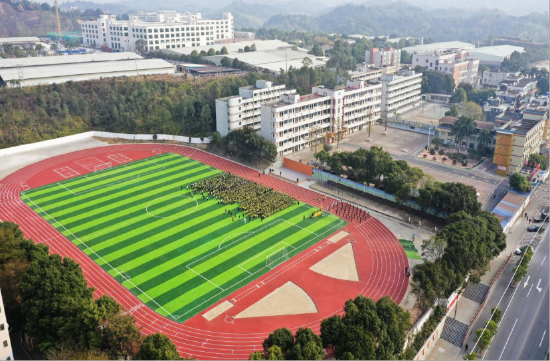 升级改造的黎溪中学运动场