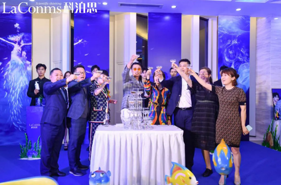 清晨SUKA莅临领导共饮庆功酒