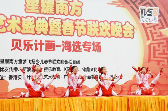 《剪纸姑娘》——荣获首场海选第一名