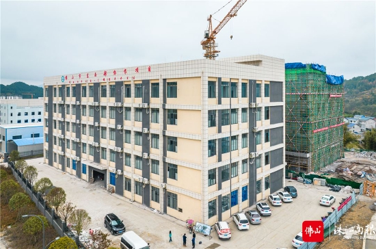 三穗县东西部协作标准厂房正在建设中。