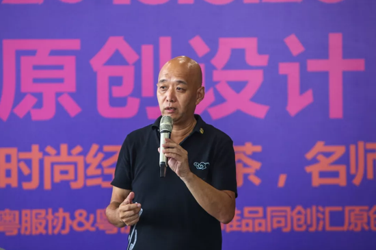 广东省服装服饰行业协会副会长兼秘书长黄益群
