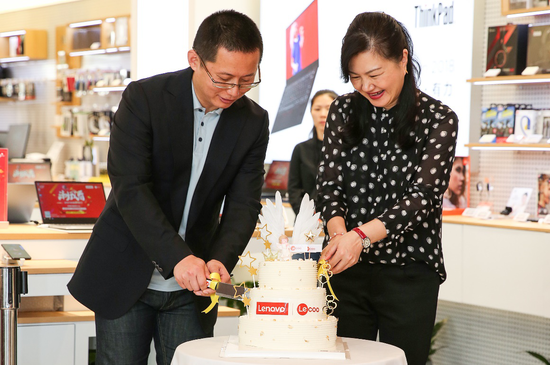 联想来酷智生活(深圳宝安海雅缤纷城直营店)开业仪式现场