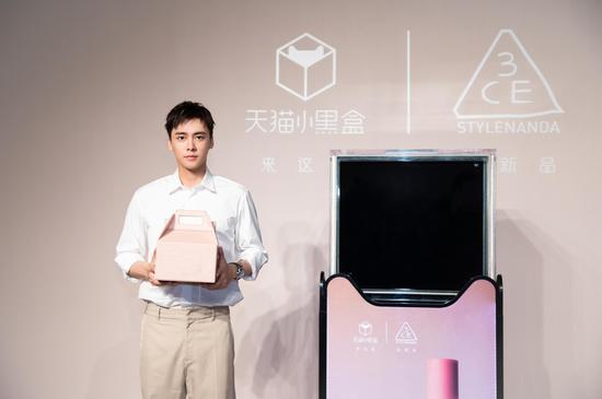 3CE品牌大使李易峰