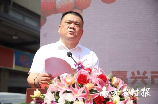 嘉兴市供销社副主任、嘉兴水果市场有限公司董事长周松云