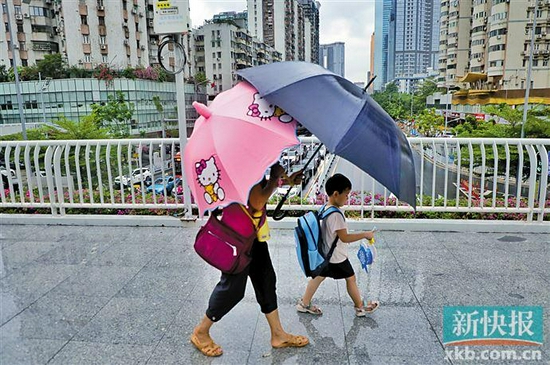 受台风“狮子山”外围云系影响，广州昨日雨势不断。 新快报记者 李小萌/摄