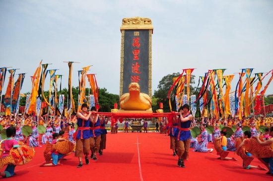 往届广州民俗文化节暨黄埔“波罗诞”千年庙会盛景。