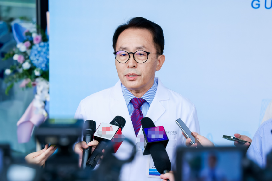 广州富力医院副首席医疗官、肿瘤卓越中心主任姜文奇教授