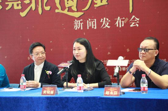(市文化馆馆长黄晓丽在新闻发布会上致辞)