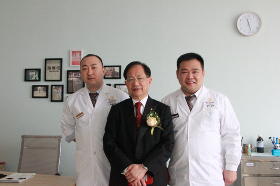 香港全科牙科医学会会长、香港著名口腔医学专家黎应华先生