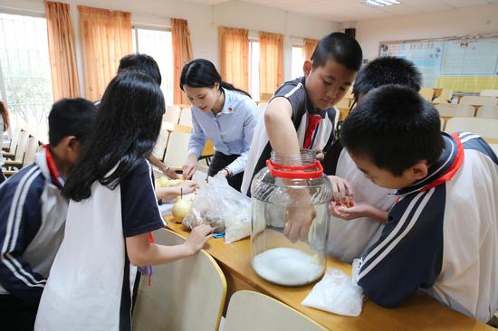 顺德伦教农行积极开展志愿活动 不忘初心矢志