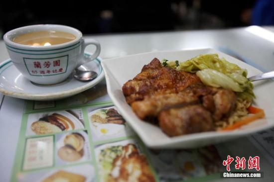 资料图:香港历史悠久的兰芳园茶餐厅。中新社记者 洪少葵 摄