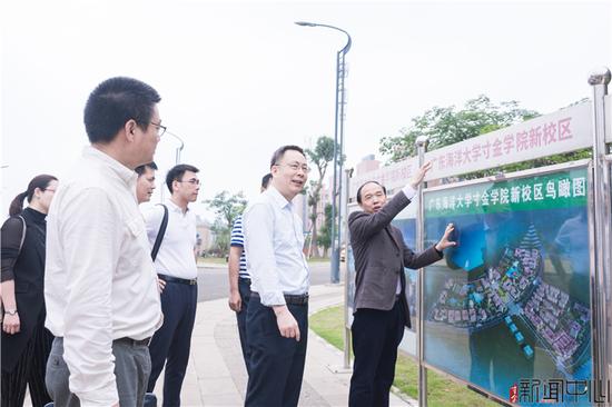 何春林院长介绍我院新校区整体规划 阮颖摄
