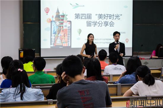 交流会现场 陈丽行摄