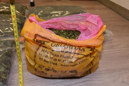 澳门司法警察局从邮包搜获出的“恰特茶”毒品(澳门司法警察局提供)