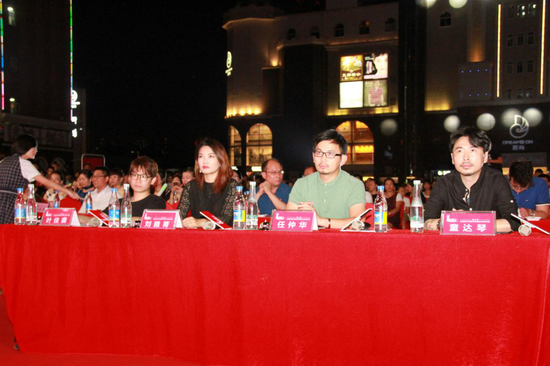 左起：叶佳鑫老师、刘雅菁老师、任仲华老师、童达琴老师