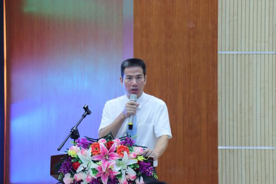 顺德和平外科医院院长黄必留致辞。