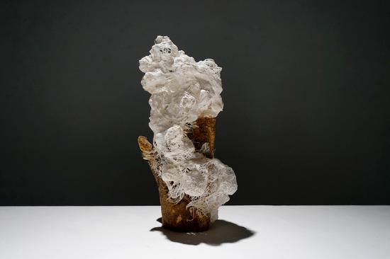 吴青峰《云系列之・木》18×15×35cm,和纸、木,2018