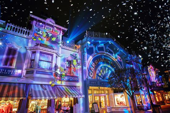 “We Love Mickey!” 大街投影盛演