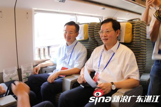 湛江市委书记、市人大常委会主任郑人豪,市委副书记、市长、市政府党组书记姜建军乘坐动车体验